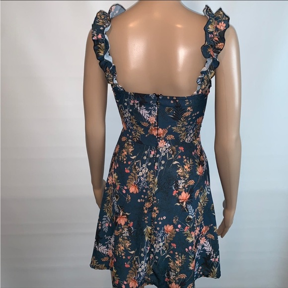 NWT Boohoo Floral Dress Size 2 - Picture 2 of 2